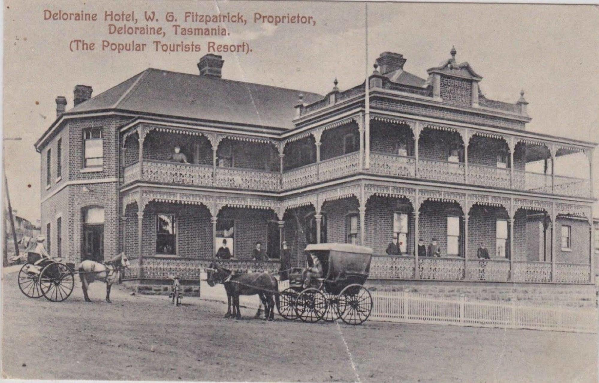 Deloraine Hotel Exterior photo